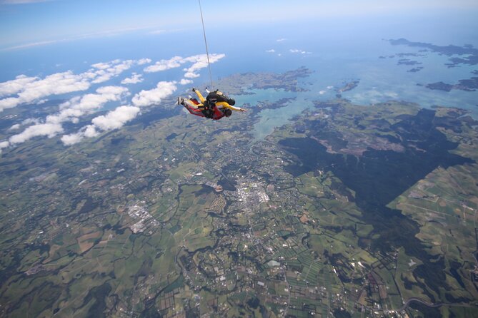 Bay of Islands: 9000ft Skydive - Leaving Kerikeri for the Bay of Islands sky