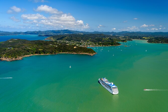 Bay of Islands Discovery Experience from Auckland incl. Hole In The Rock Cruise - Cape Brett and the Hole in the Rock