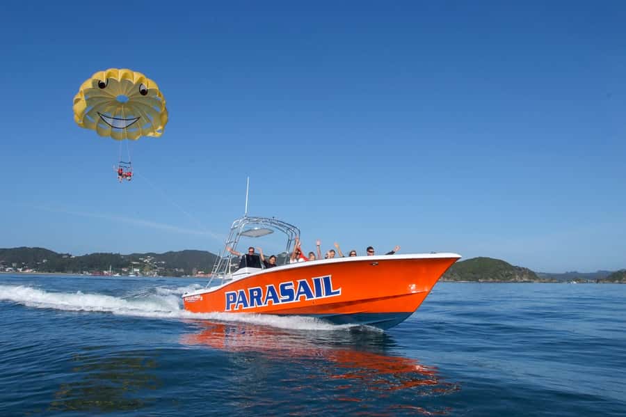 Bay of Islands: Parasail, Paihia and Russell - Checking in at the Paihia wharf