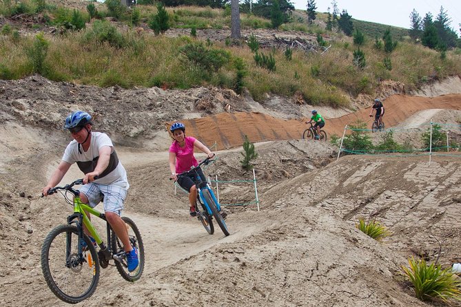 Beginner Downhill Mountain Biking Lesson in Christchurch - Bike and safety equipment: useful value for first-timers