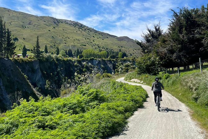 Bike & Wine Tour: Arrowtown to Valley of the Vines - A 4:00 pm pickup that keeps the day relaxed