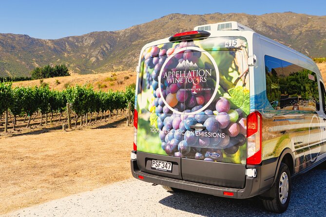 Boutique Wine Tour - visit Central Otago, 4 Wineries & Lunch - Leaving Queenstown by Lake Wakatipu and Lake Hayes