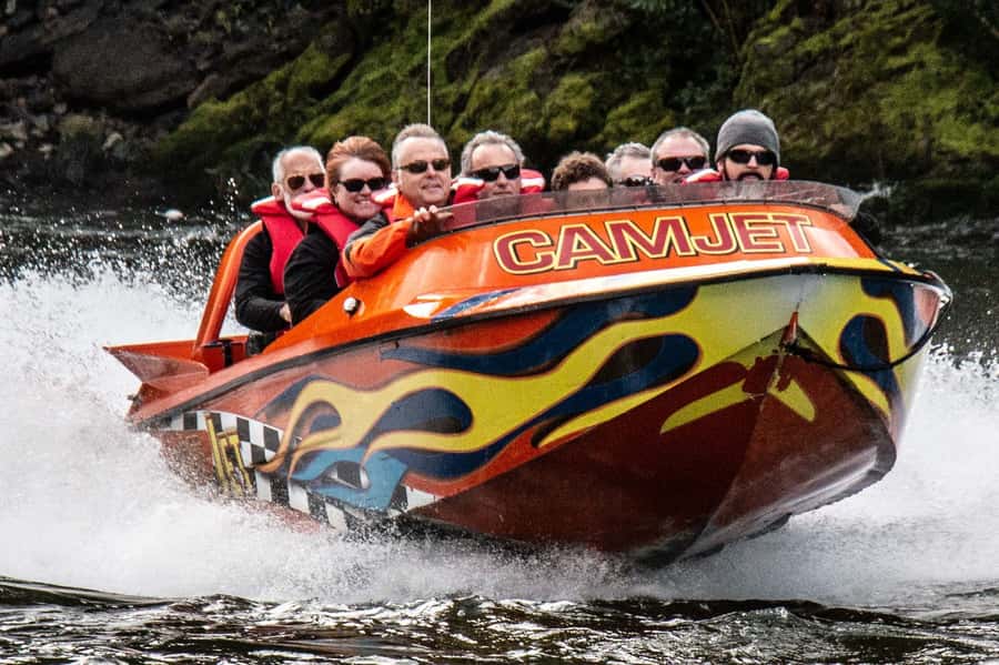 Cambridge: Waikato River 45-Minute Extreme Jet Boat Ride - The Waikato River is your racetrack
