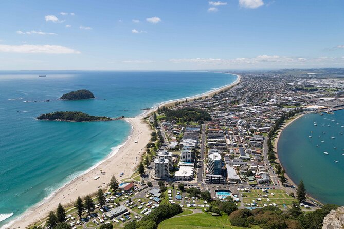 Cathedral Cove & Hot Water Beach with Lunch from Auckland - A picnic lunch beside the Coromandel coast