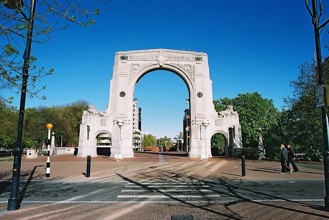 Christchurch Private Luxury Full Day Tour - A slow hour in Christchurch Botanic Gardens