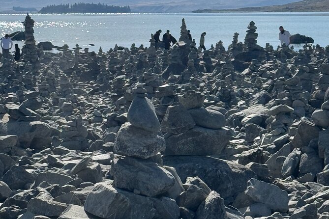 Christchurch to Queenstown One Way Tour Via Lake Tekapo & Mt Cook - Lake Pukaki and the approach to Aoraki/Mount Cook