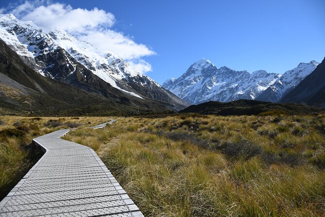 Christchurch to Queenstown via Lake Tekapo and Mt Cook (1 way) - Lake Pukaki and the road to Aoraki Mount Cook