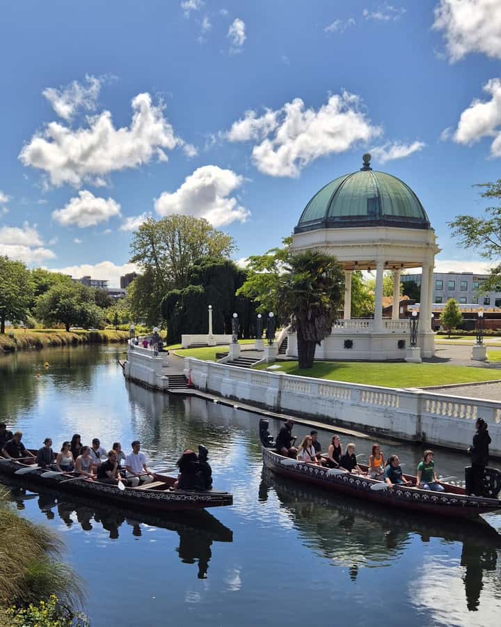 Christchurch: Waka Paddling Experience on the Avon River - Paddling the Ōtākaro Awa