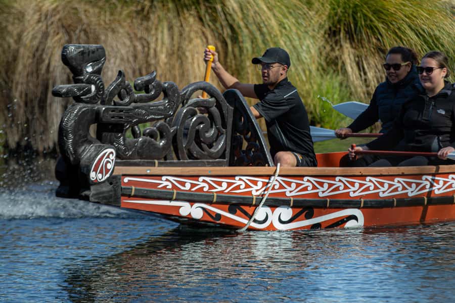 Christchurch: Waka Paddling Experience on the Avon River - Christchurch told from the river