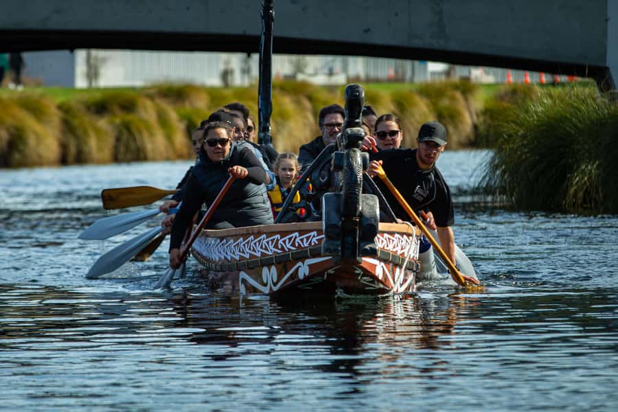 Christchurch: Waka Paddling Experience on the Avon River - What the guides add