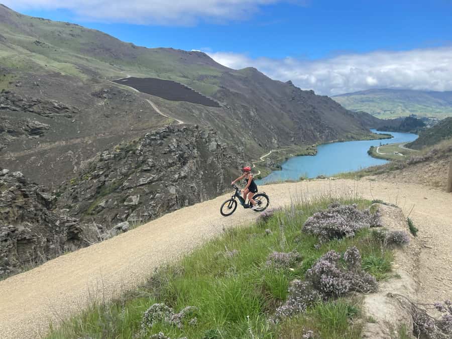 Cromwell: Lake Dunstan Trail Bike Rental and Luxury Shuttle - What you are really paying for at $107