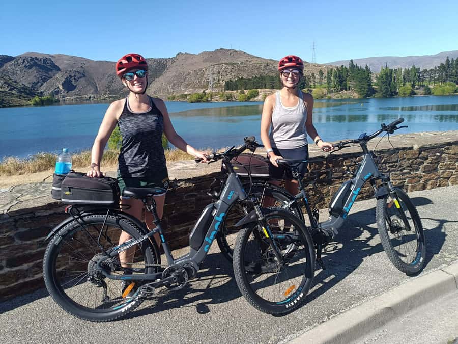 Cromwell: Lake Dunstan Trail Bike Rental and Luxury Shuttle - Choosing between a standard bike, e-bike, and gravel bike