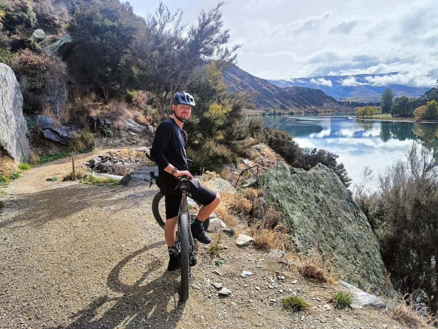 Cromwell: Lake Dunstan Trail Bike Rental and Luxury Shuttle - Cromwell to Carrick Winery, the first scenic stretch
