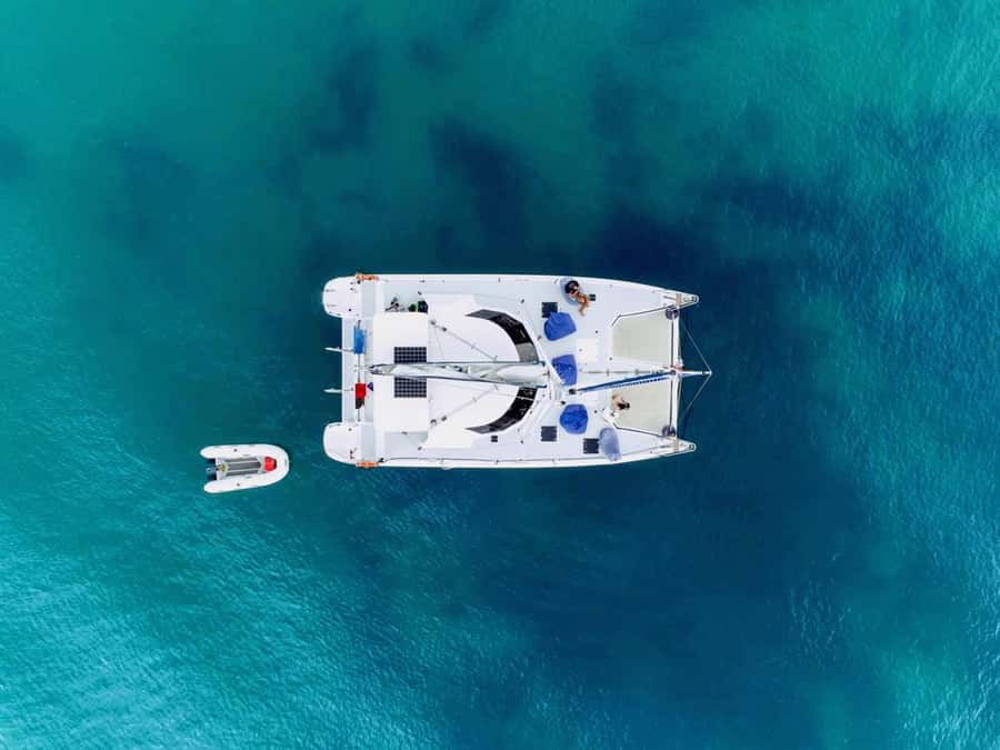 Day Sailing Charter on Catamaran with Lunch : Bay Of Islands - Sailing along the Bay of Islands