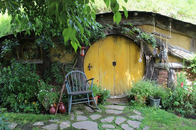 Day Tour Hobbiton + Rotorua from Auckland in Luxury Minibus - The value of $312.77 per person