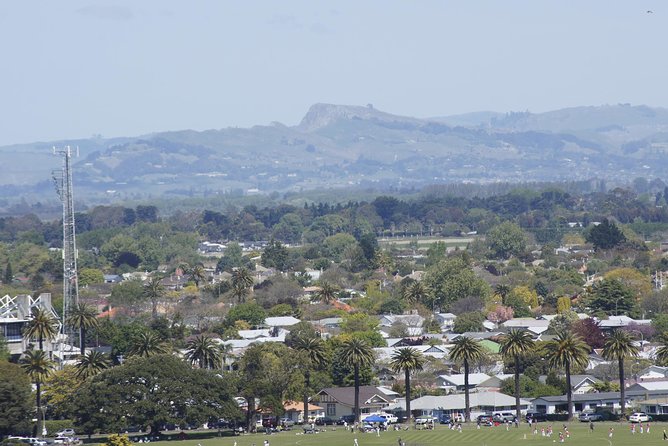 Deco City Black Cab Tours and Shuttles - Silky Oak Chocolate Company in 15 minutes