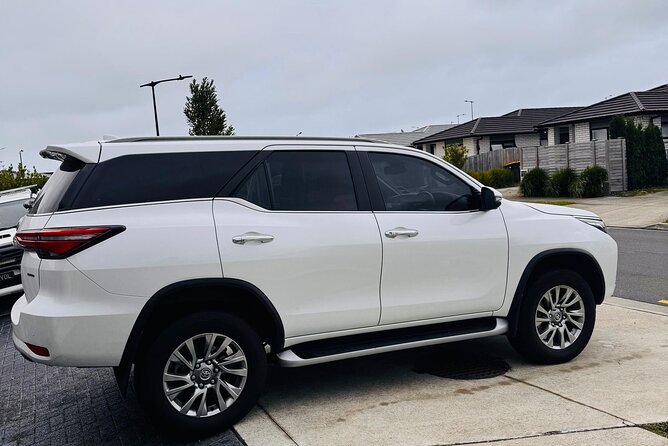 Direct & Quick Auckland Airport Transfer to/from Hotel in SUV - Inside the SUV