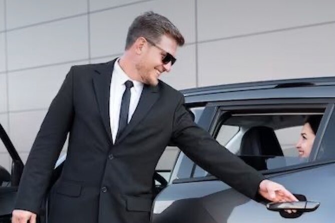 Direct & Quick Auckland Airport Transfer to/from Hotel in SUV - Flight tracking and the 75-minute waiting period
