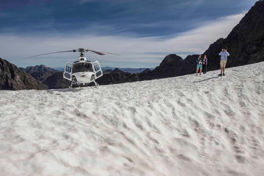 Doubtful Sound: Scenic Flight with 2 Landings - The pilot and the tone of the flight