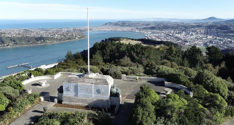 Dunedin City & Otago Peninsula Scenery Day Tour - Sir Leonard Wright Lookout opens the coast