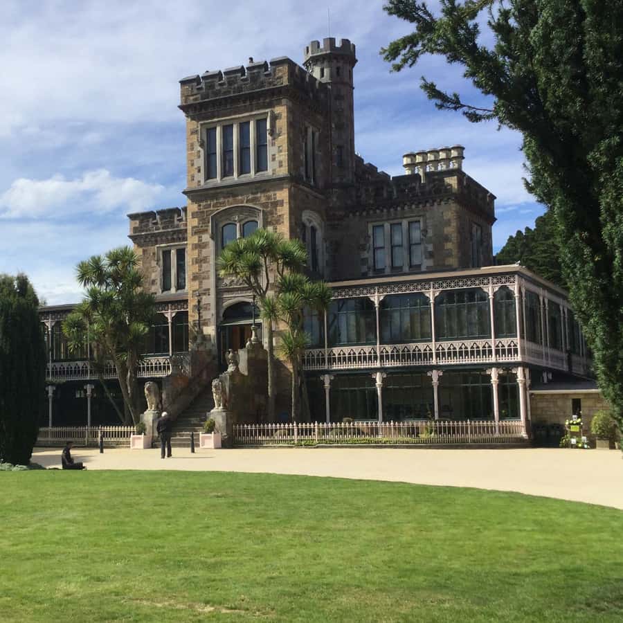 Dunedin: Peninsula with Lanarch Castle gardens & Olveston - Key points at a glance