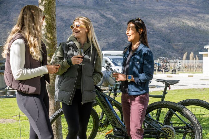E-Bike Adventures Through the Wineries in Gibbston - Watching the action at the World Home of Bungy Jumping