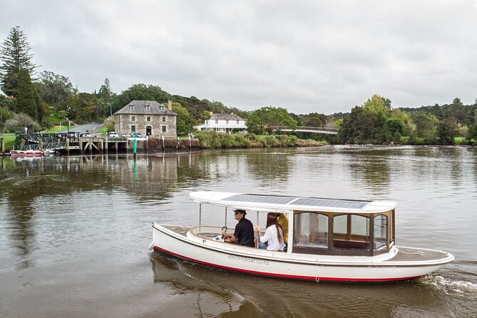Electric Boats to explore Kerikeri river - Watching wildlife from a quiet motor