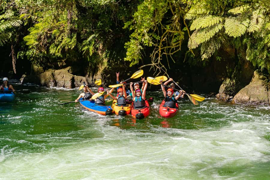 Epic Tandem Kayak Tour down the Kaituna River Waterfalls - What the guides add to the experience