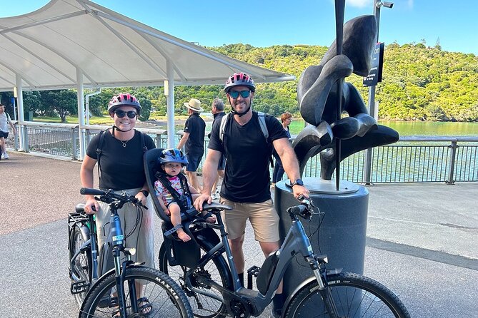 eRide Waiheke 5 bays ride - Vineyards and olive groves along the way