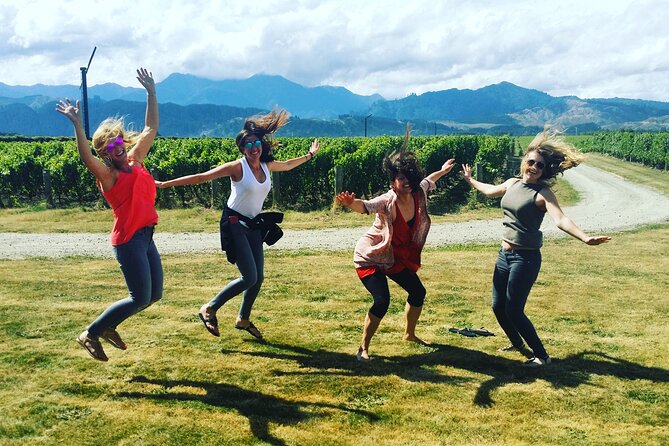 Exclusive Picton Wine & Scenic Adventure: VIP Cruise Experience - Saint Clair: the meal stop you pay for yourself