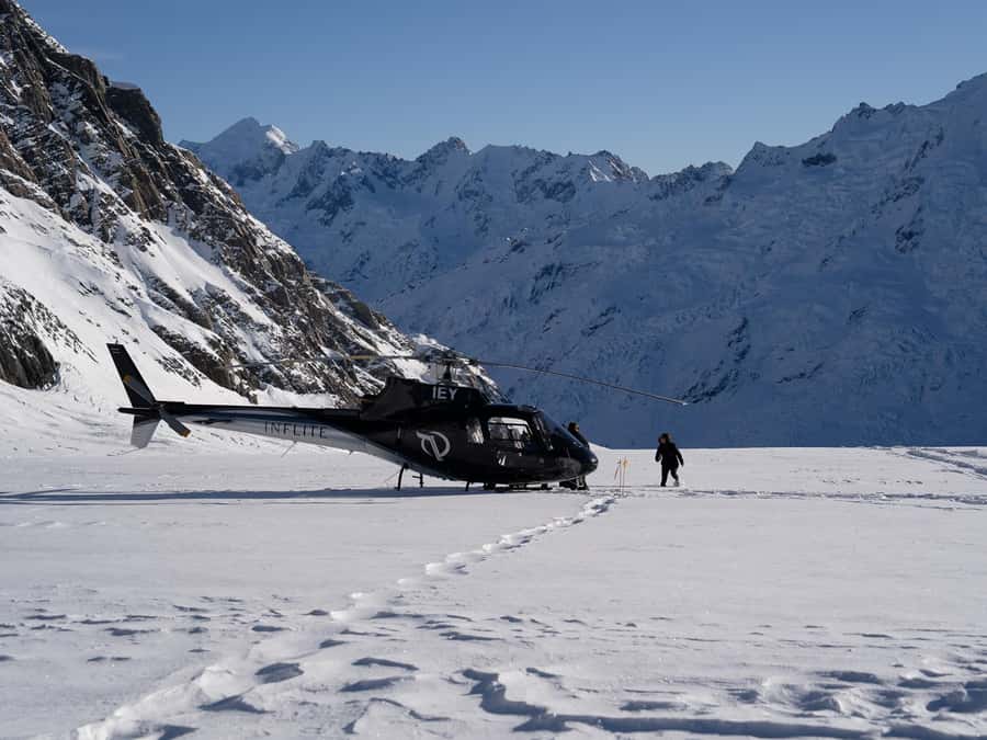 Franz Josef: 30-min Flight Franz Josef & Tasman Glaciers - Crossing the Main Divide at Centennial Hut