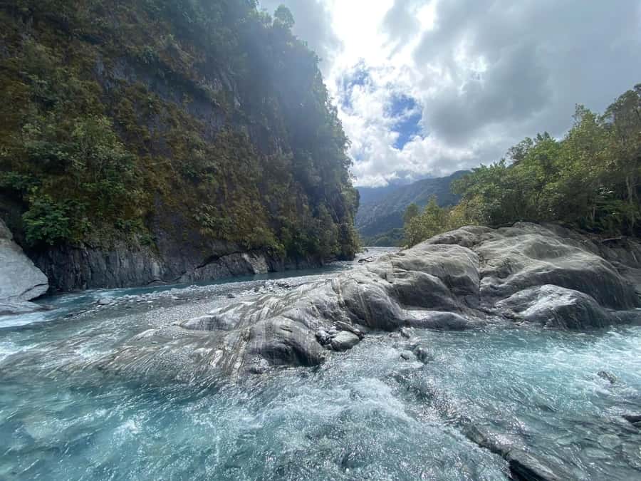 Franz Josef: Franz Josef Glacier Lookout Guided Walk - Waterfalls, streams, and the glacial-fed river