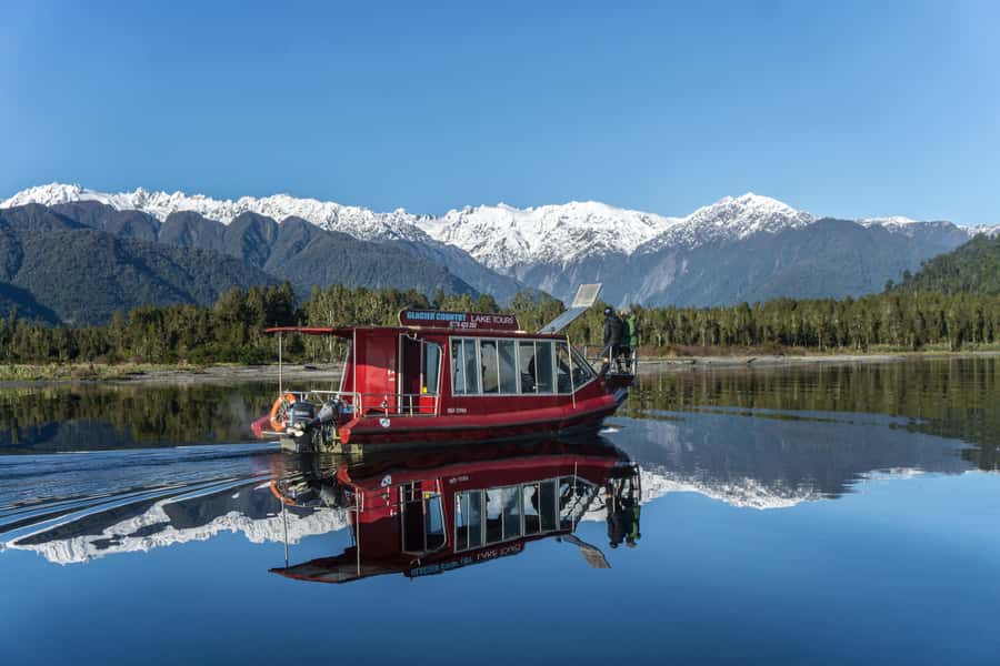 Franz Josef Glacier: 2-Hour Scenic Lake Mapourika Cruise - When the engine stops, the lake changes