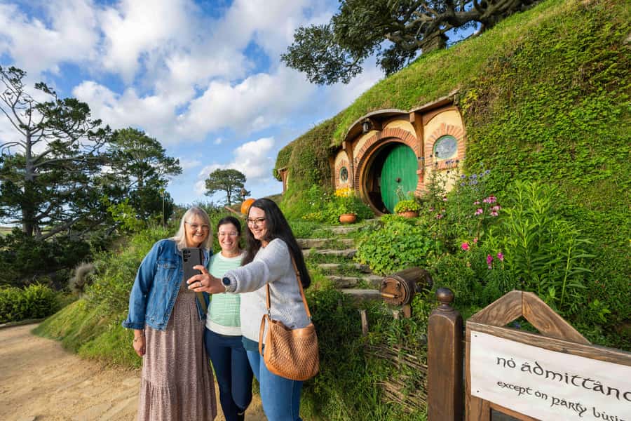 From Auckland: Guided Hobbiton Movie Set Small Group Tour - Key points at a glance