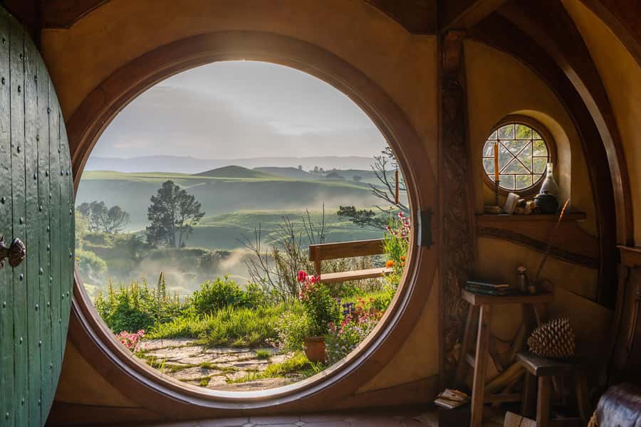 From Auckland: Hobbiton & Hamilton Gardens Small Group Tour - The Auckland pickup requires a little planning