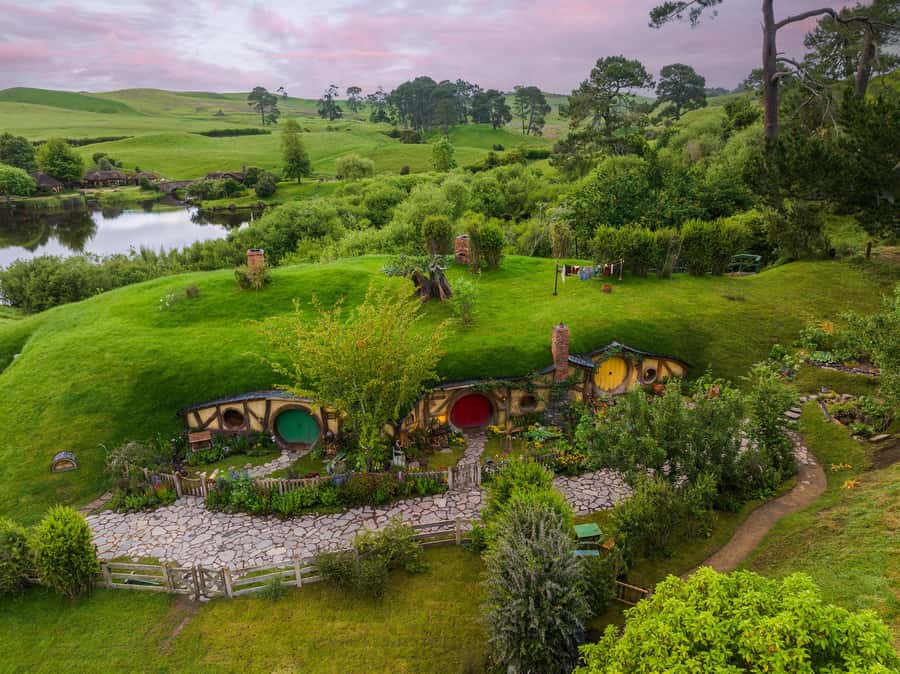 From Auckland: Hobbiton & Hamilton Gardens Small Group Tour - Arriving at Hobbiton and Shire’s Rest