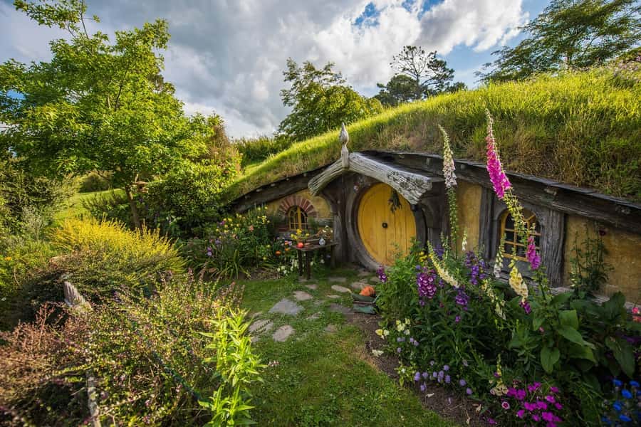 From Auckland: Hobbiton Movie Set Full-Day Small-Group Trip - Entering the Shire at Hobbiton Movie Set