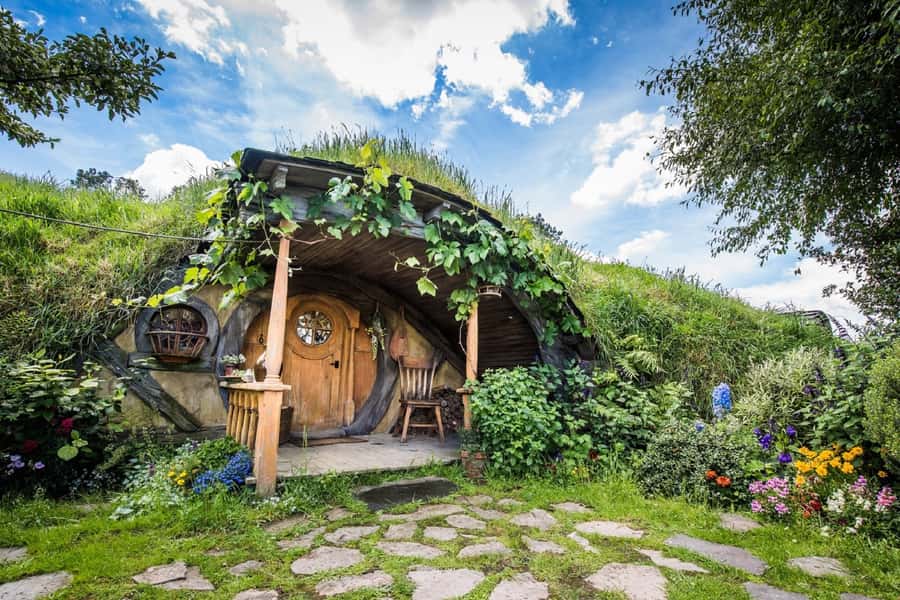 From Auckland: Hobbiton Movie Set Full-Day Small-Group Trip - Photo stops, paths, and the Green Dragon