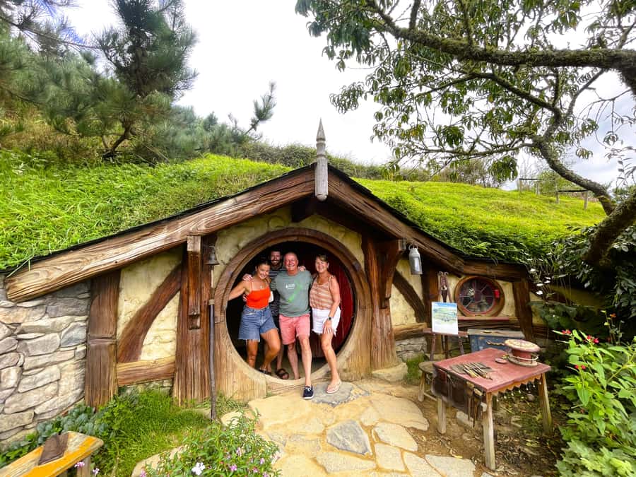 From Auckland: Hobbiton Movie Set Full-Day Trip - Alexander Family Sheep Farm and Shire’s Rest