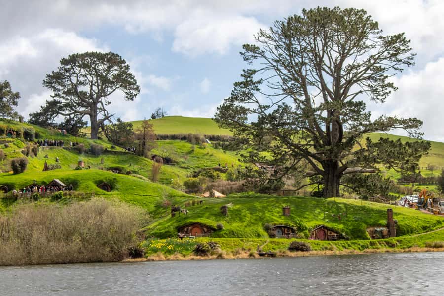 From: Auckland: Rotorua via Hobbiton Tour One Way Tour - Why this Auckland to Rotorua transfer works so well
