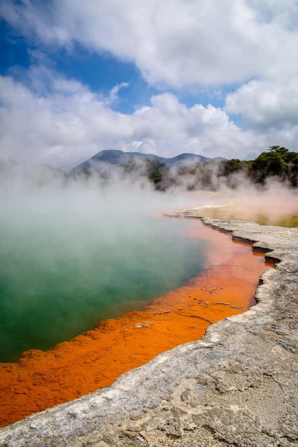 From Auckland: Wai-O-Tapu & Polynesian Spa Rotorua Day Tour - A short look at Rotorua’s lakes and volcanic setting