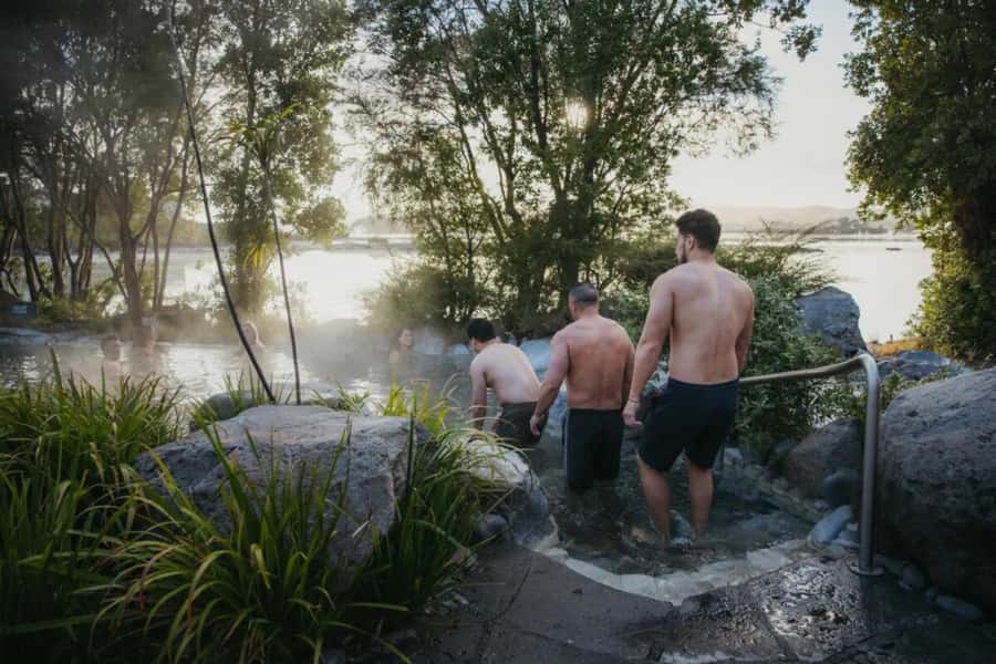 From Auckland: Wai-O-Tapu & Polynesian Spa Rotorua Day Tour - How the timing shapes your day