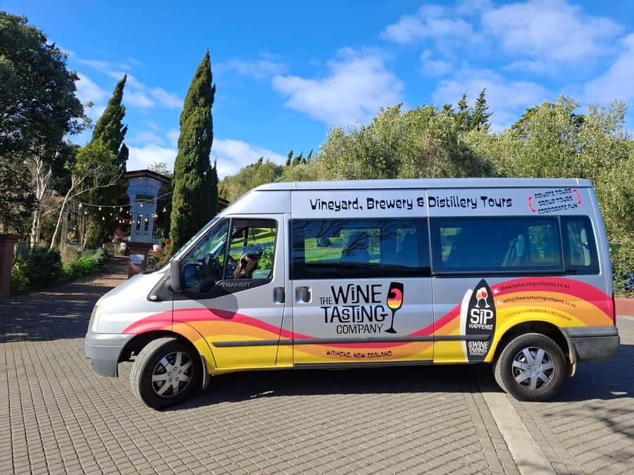 From Auckland: Waiheke Island Sip & Savour Tour with Lunch - Oneroa gives you a gentle start