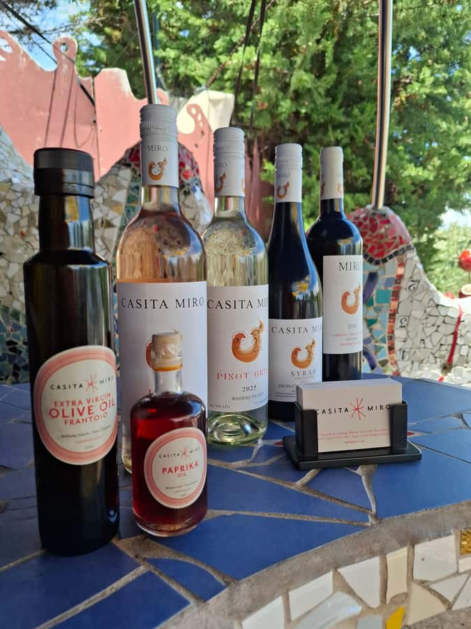 From Auckland: Waiheke Island Sip & Savour Tour with Lunch - Why the guide can make or break the day