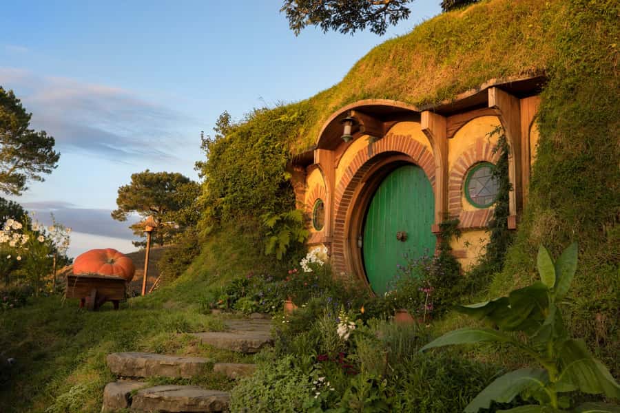 From Rotorua: Hobbiton Movie Set Tour with Festive Lunch - What the festive buffet lunch is really like