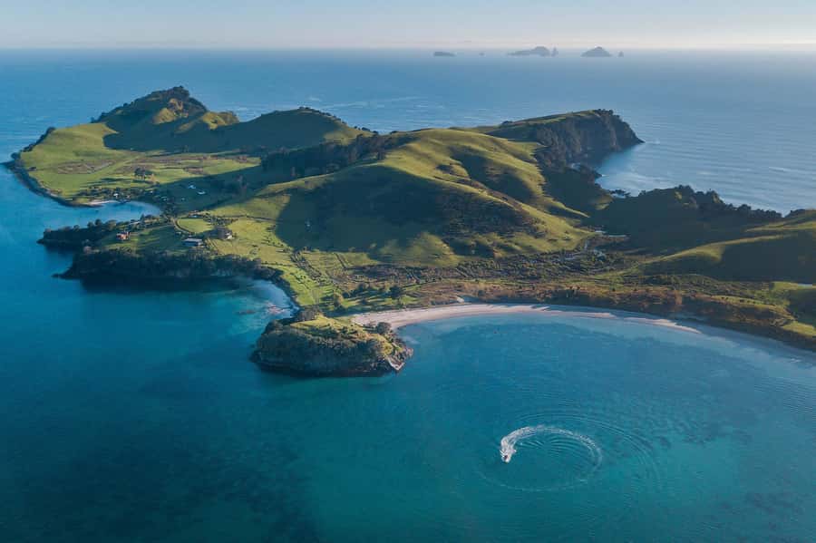 From Tairua: 2 Hour Cathedral Cove Tour with Local Guide - Passing Hot Water Beach from the sea