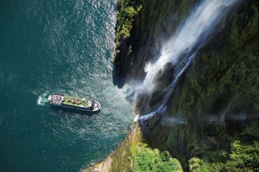 From Te Anau: Milford Sound Cruise and Coach Day Trip - How this compares with staying in Te Anau