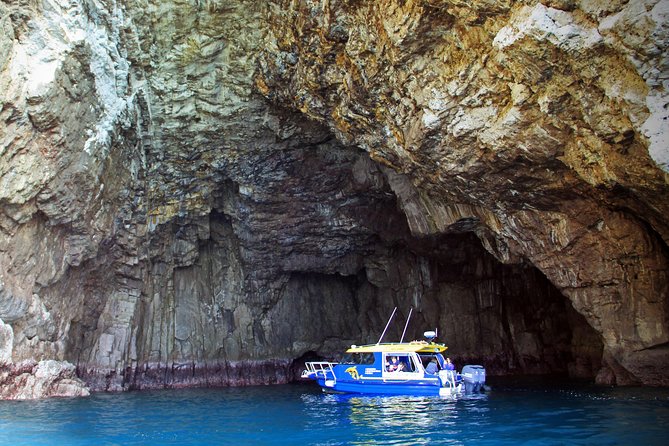 Glass Bottom Boat Whitianga Cathedral Cove Cruise - Stories about Māori history, European history, and marine life
