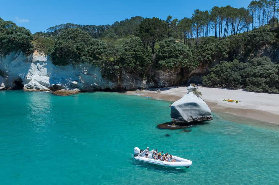 Hahei Explorer Cathedral Cove Boat Tour - Approaching Cathedral Cove from the water