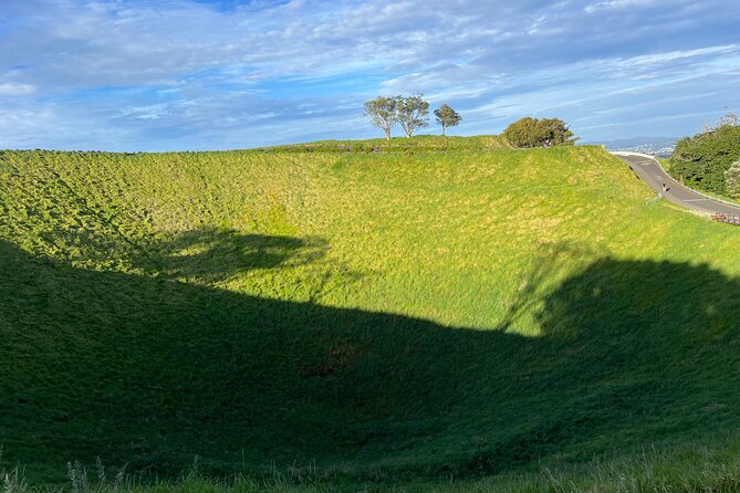 Half-Day Tour: AUCKLAND CITY Highlights with Hotel Pickup - Mount Eden and the city’s volcanic setting